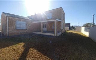 4 Bedroom House in Vredelust