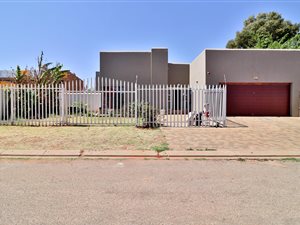 4 Bed House in Lenasia