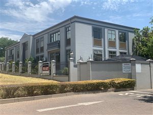 98 m² Commercial space in Fourways