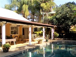8 Bed House in Colts Hill