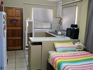 1 Bed Garden Cottage in Kempton Park Central