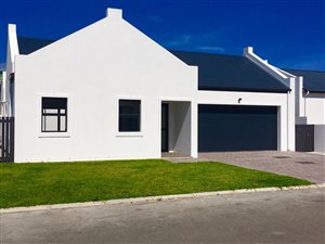 3 Bedroom House in Sandbaai