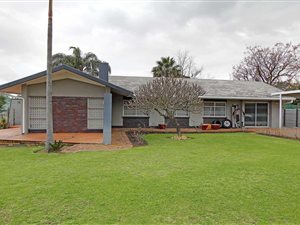4 Bed House in Valmary Park