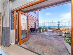 2 Bed Apartment in Kalk Bay
