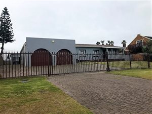 4 Bedroom House in Gonubie