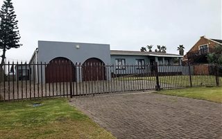 4 Bedroom House in Gonubie