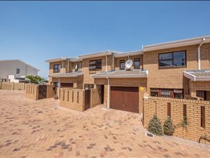 3 Bed Townhouse in Die Wingerd