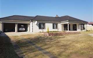 4 Bedroom House in Ermelo