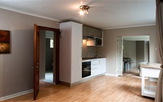 1 Bedroom Garden Cottage in Hurlingham