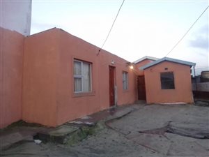 10 Bed House in Khayelitsha