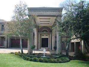 5 Bed House in Cornwall Hill