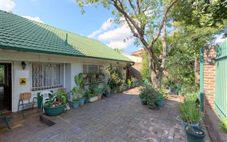 5 Bedroom House in Montgomery Park