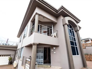 4 Bed House in Sheffield Beach