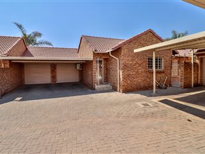 3 Bed Townhouse in Pierre van Ryneveld