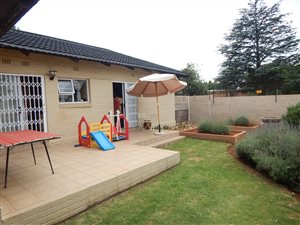 3 Bed House in Dan Pienaarville