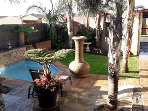 2 Bed Townhouse in Krugersdorp Central