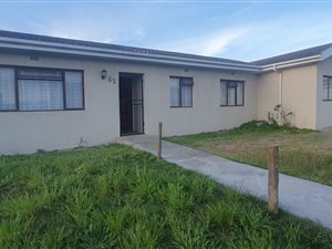 3 Bed House in Elsies River