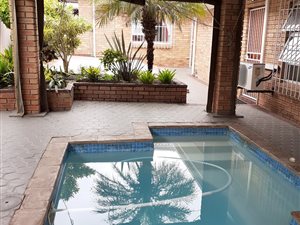 5 Bed House in Diaz Beach