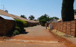2 Bedroom Townhouse in Rooihuiskraal North