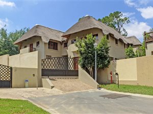 4 Bed Cluster in Douglasdale