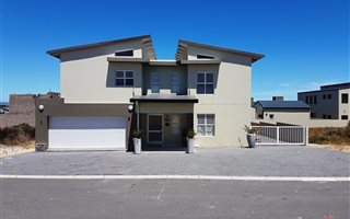 4 Bedroom House in Sunset Estate
