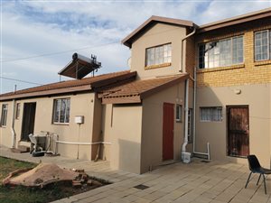 6 Bed House in Kwaggasrand