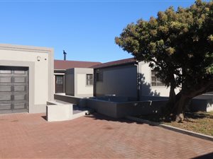 4 Bed House in Zeekoevlei