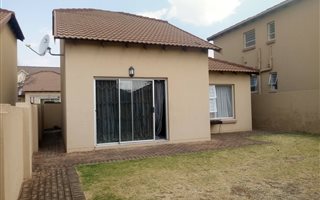 3 Bedroom Townhouse in Heuwelsig Estate