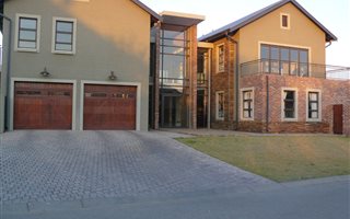 6 Bedroom House in Parys Golf Estate