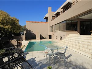 5 Bed House in Dainfern Golf Estate