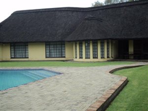 4 Bed House in Estoire