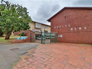 3 Bed Duplex in Montclair