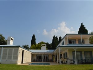 5 Bed House in Bishop's Bay