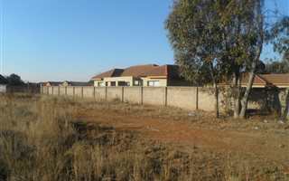 991 m² Land available in Kookrus