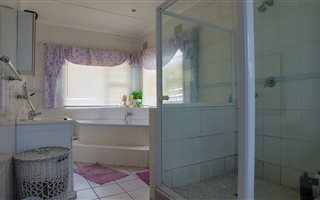 4 Bedroom House in Kidds Beach