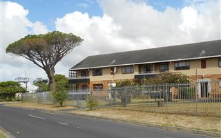 2 Bedroom Flat in Bergvliet