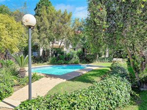3 Bed Apartment in Paulshof