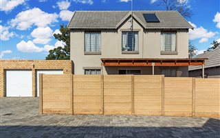 3 Bedroom Townhouse in Willow Glen