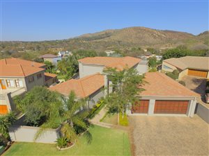 5 Bed House in Featherbrooke Estate