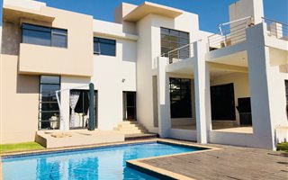 4 Bedroom House in Kyalami AH