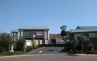 2 Bedroom Townhouse in Noordheuwel