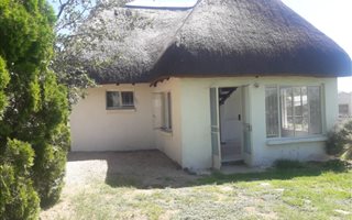 1 Bedroom Garden Cottage in Knopjeslaagte