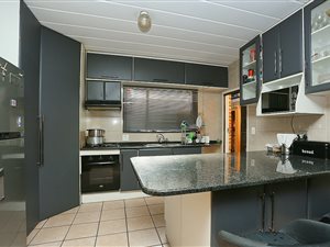 4 Bed Townhouse in Weltevreden Park