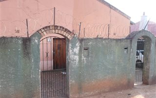 4 Bedroom House in Bezuidenhout Valley