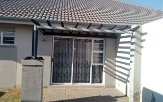 3 Bedroom Townhouse in Highveld Park