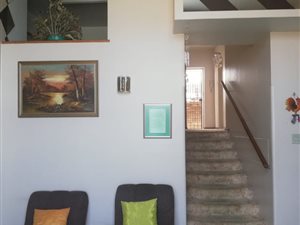 3 Bed Duplex in Springs Central