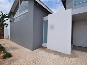 5 Bed House in Midstream Hill