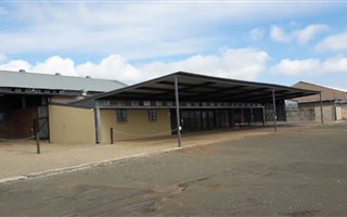 2000 m² Commercial space in Roodewal and surrounds
