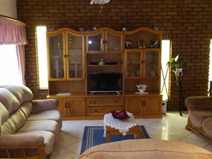 4 Bed House in Ravensklip