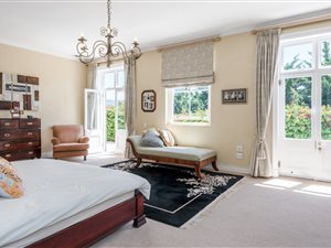 5 Bed House in Silvertree Estate